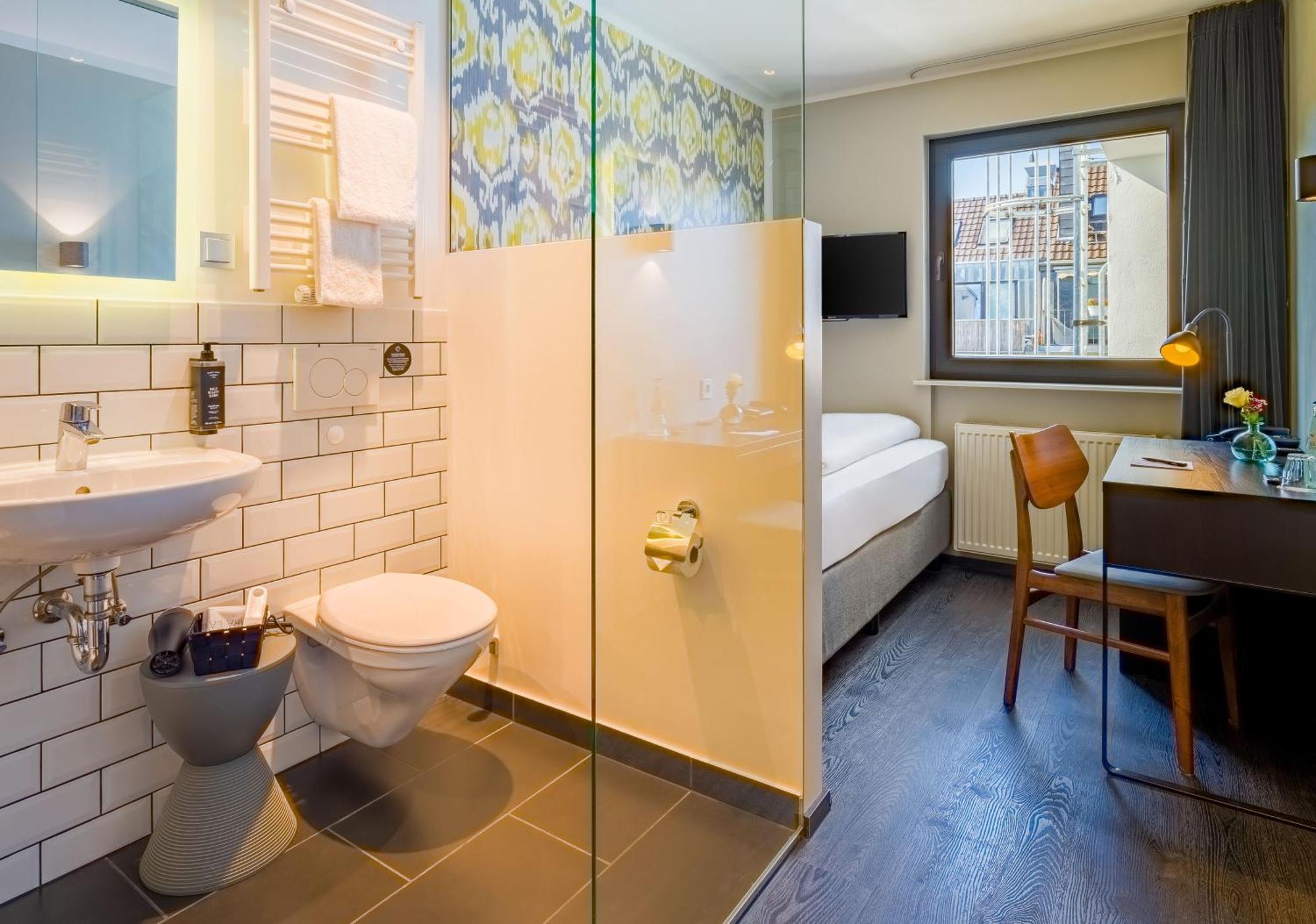 Rugs Hotel Kolonia