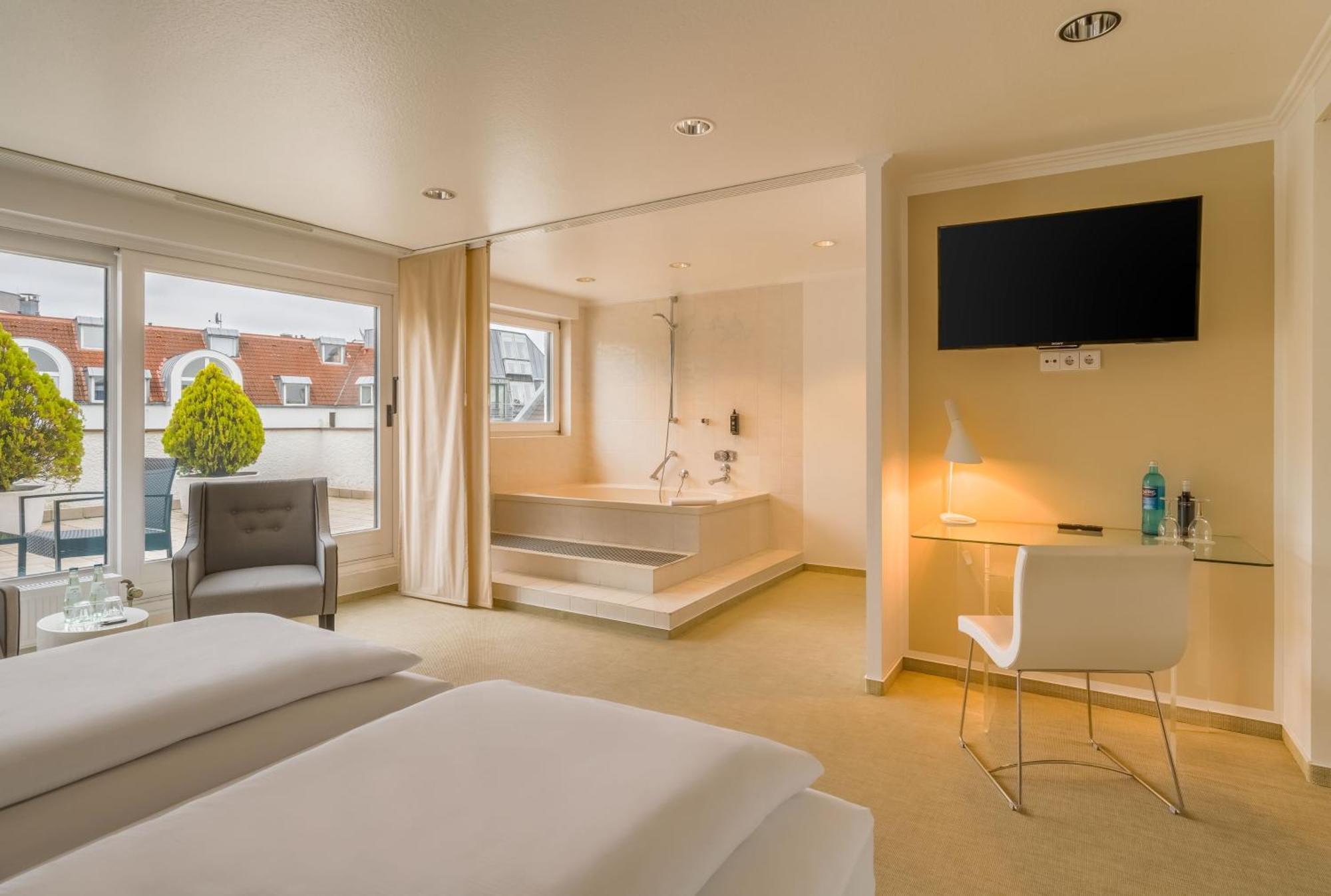 Rugs Hotel Kolonia