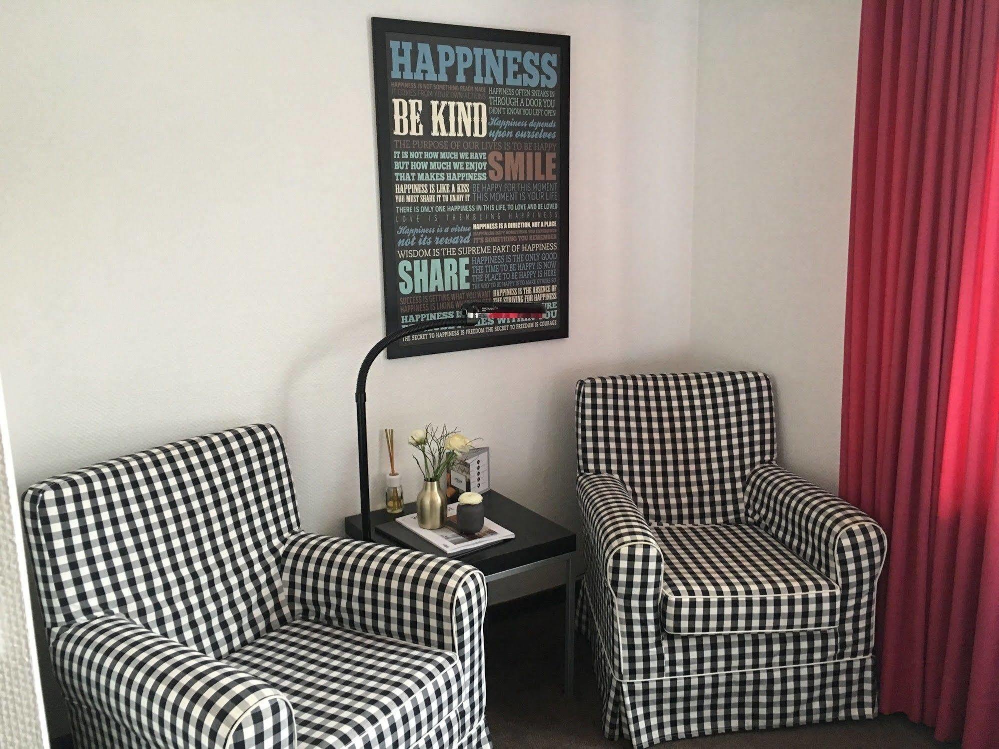 Rugs Hotel Kolonia